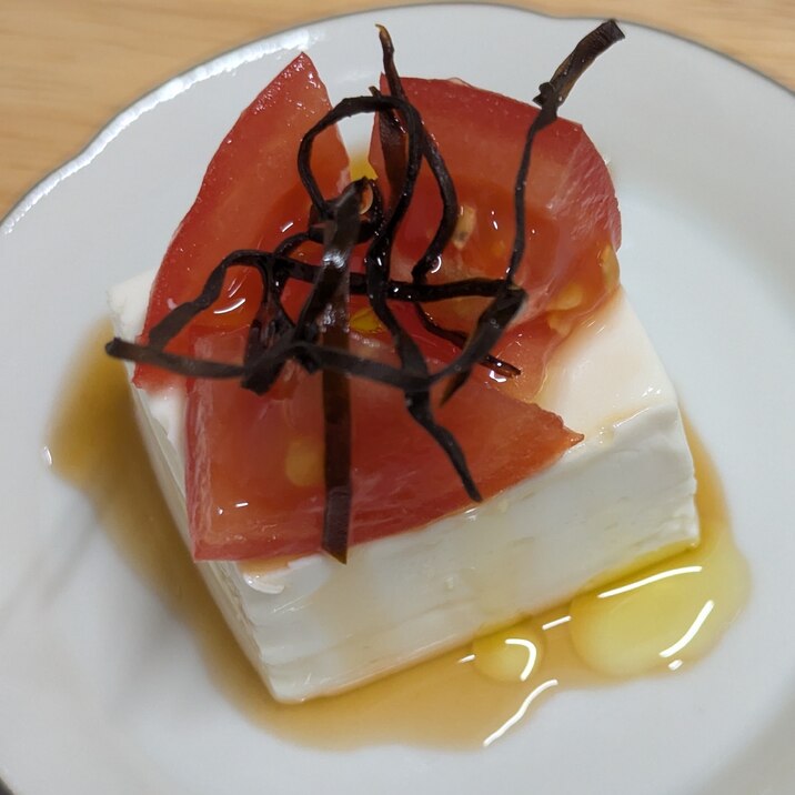 とまとと塩昆布の冷奴